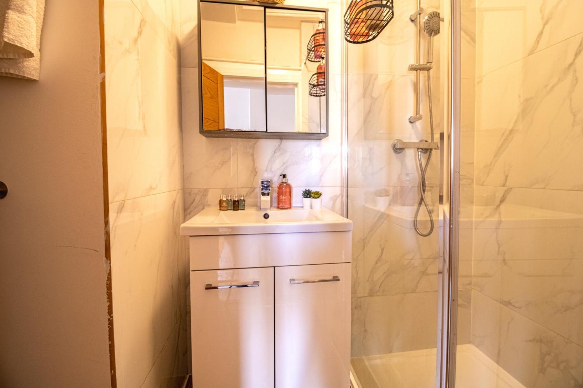 Spacious Studio Apartment On Oxford Street 9Gc Londyn Zewnętrze zdjęcie